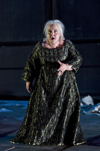 Jane Henschel as Clytemnestra