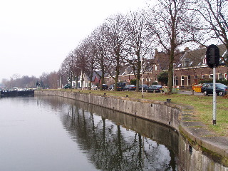 bigger version of canal in front of house in Utrecht